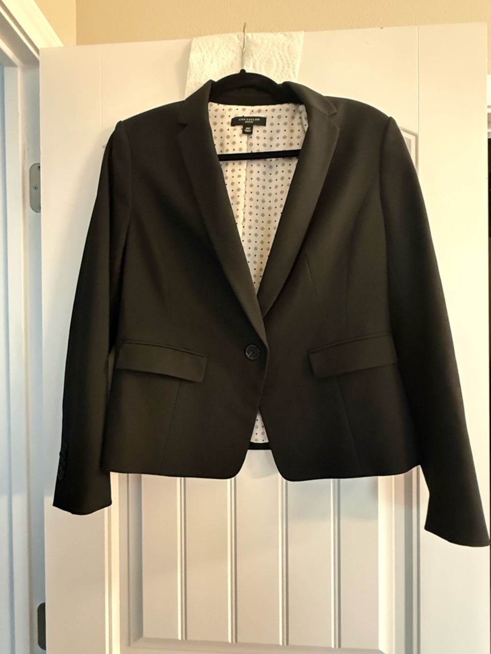 Ann Taylor Black Classic Single-Button Women's Blazer